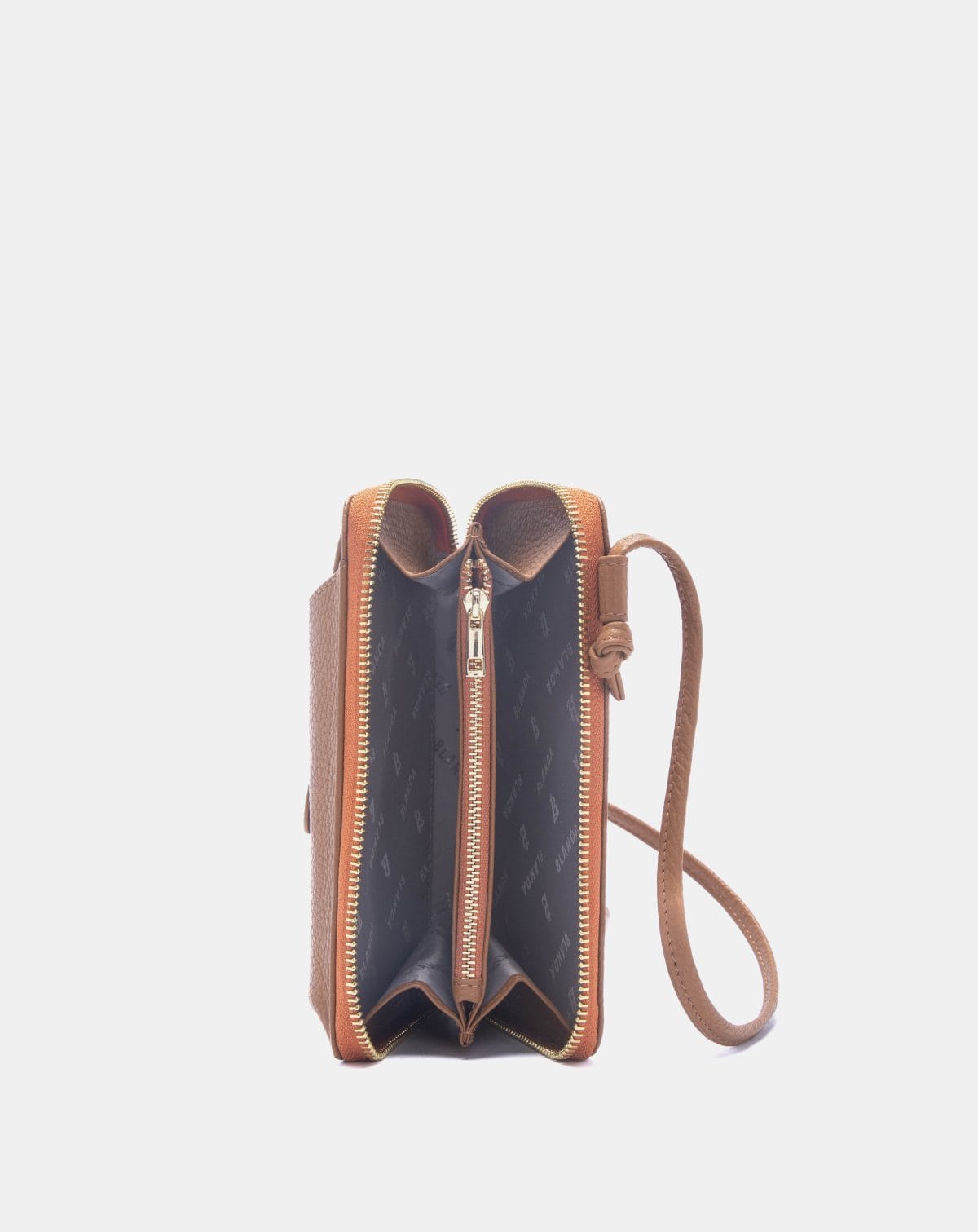 "Chic Versatility: The Crossbody Clutch" - Ảnh 5