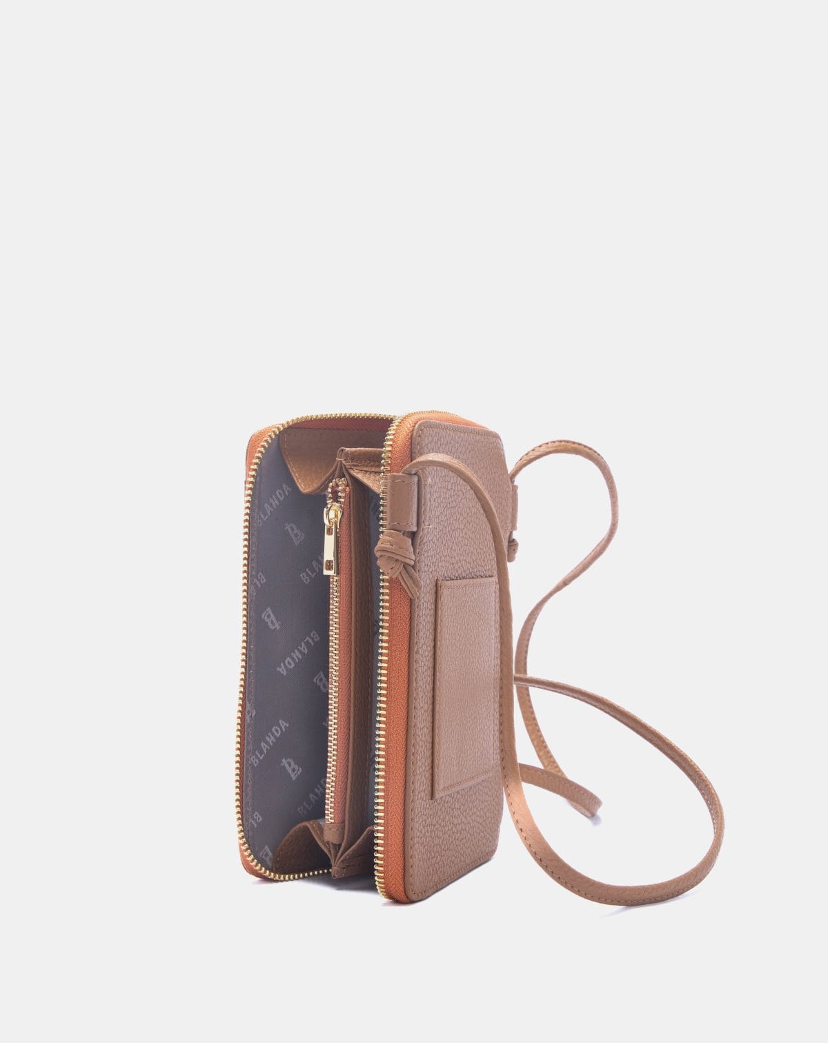 "Chic Versatility: The Crossbody Clutch" - Ảnh 6