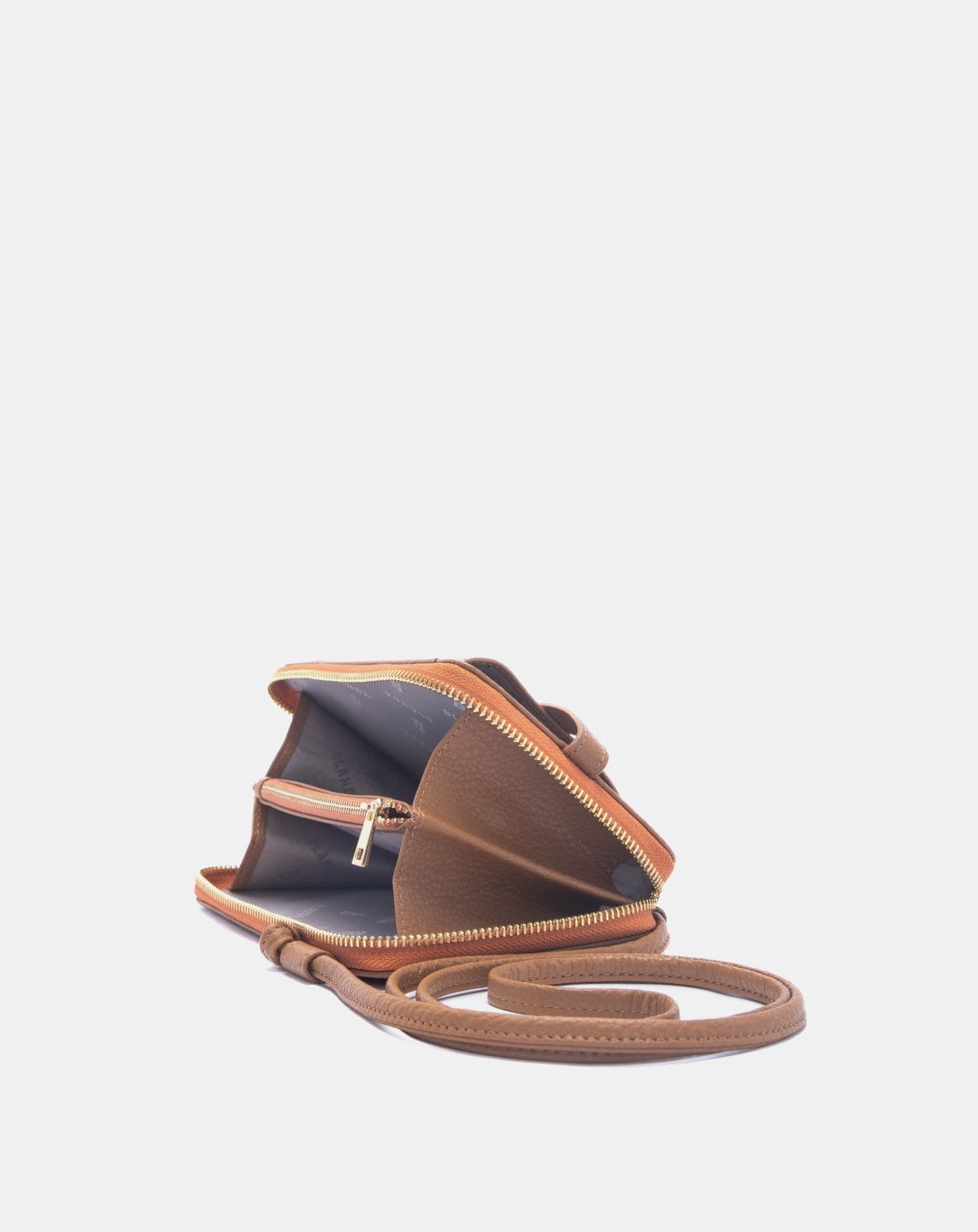 "Chic Versatility: The Crossbody Clutch" - Ảnh 8